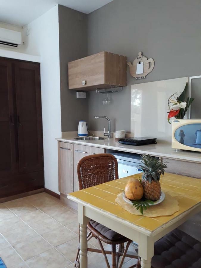 Pereybere Marlin Studio Apartment Pereybere Beach Exterior photo