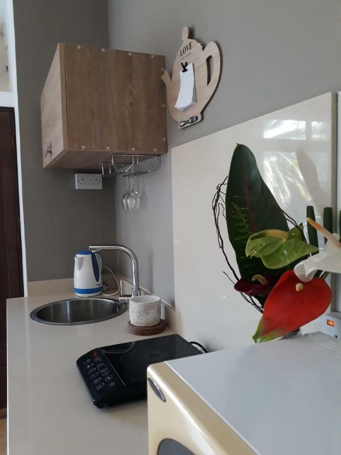 Pereybere Marlin Studio Apartment Pereybere Beach Exterior photo