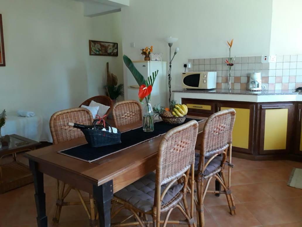 Pereybere Marlin Studio Apartment Pereybere Beach Exterior photo